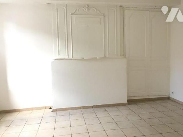 Une maison d'habitation de 55 m² 
comprenant; 
Au rez-de-chaussée ; Entrée, séjour, cuisine, WC...