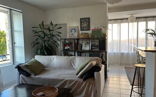 Immeuble à vendre    6 pièces •  Rochefort