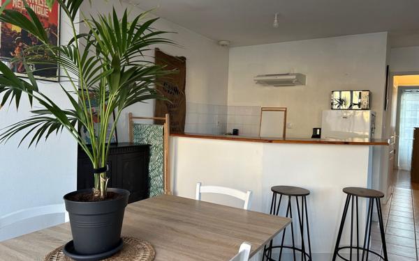 Immeuble à vendre    6 pièces •  Rochefort