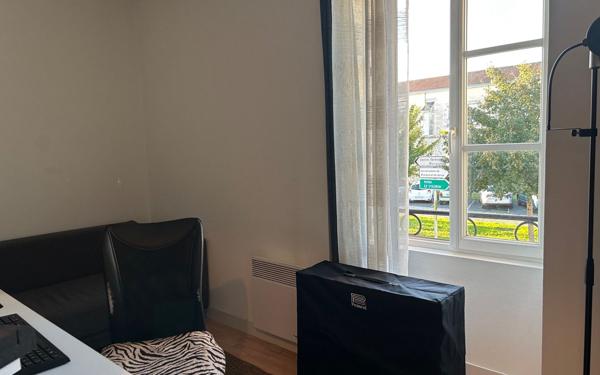 Immeuble à vendre    6 pièces •  Rochefort