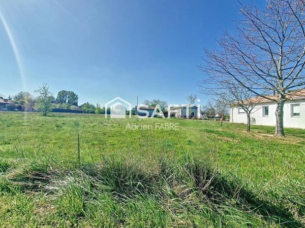 Terrain plat de 704 m² idéalement située à seulement 30 minutes de Toulouse.