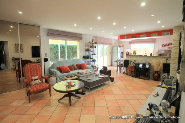 Poussan (34560) Maison T5 de plain-pied avec piscine, garage sur une parcelle de 583 m2 proche du centre-ville de Poussan