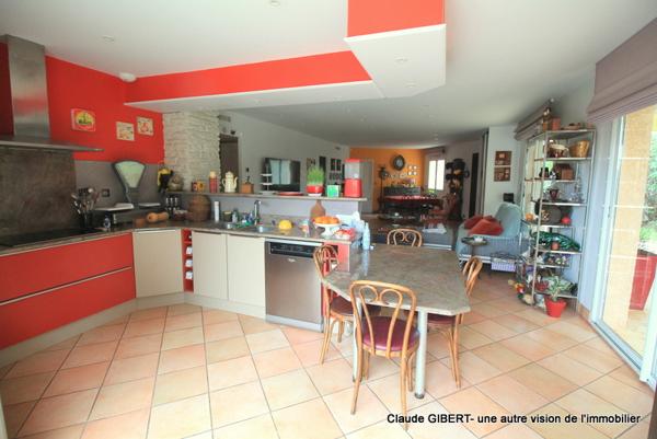 Poussan (34560) Maison T5 de plain-pied avec piscine, garage sur une parcelle de 583 m2 proche du centre-ville de Poussan