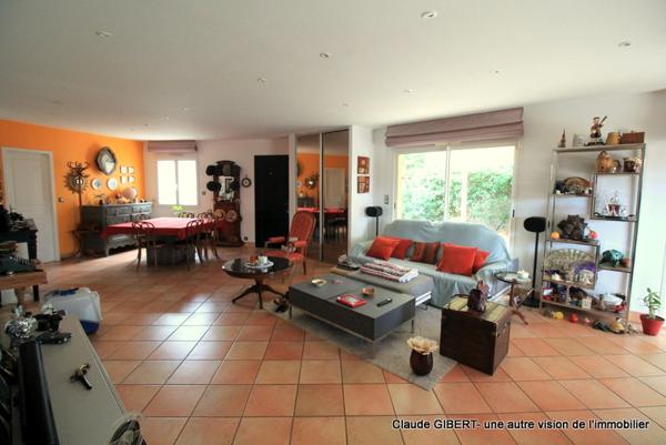 Poussan (34560) Maison T5 de plain-pied avec piscine, garage sur une parcelle de 583 m2 proche du centre-ville de Poussan