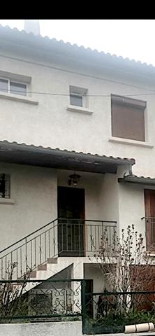 Pavillon type 4/5 Mitoyen + Garage et Grand sous-sol