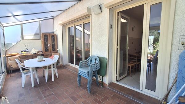 Pavillon type 4/5 Mitoyen + Garage et Grand sous-sol