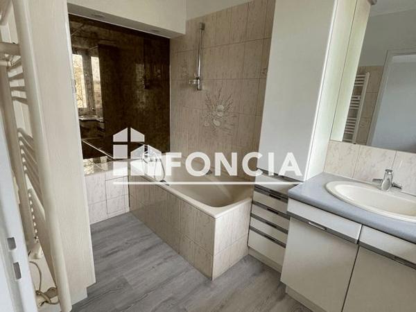 Location Appartement 2 pièces 45 m² - 42 AVENUE DE PARIS Niort 79000