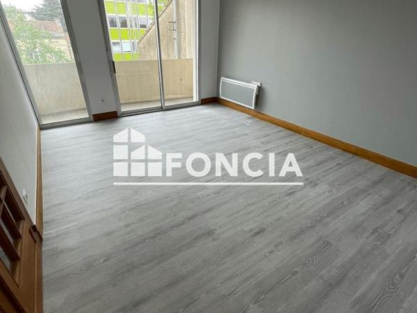 Location Appartement 2 pièces 45 m² - 42 AVENUE DE PARIS Niort 79000