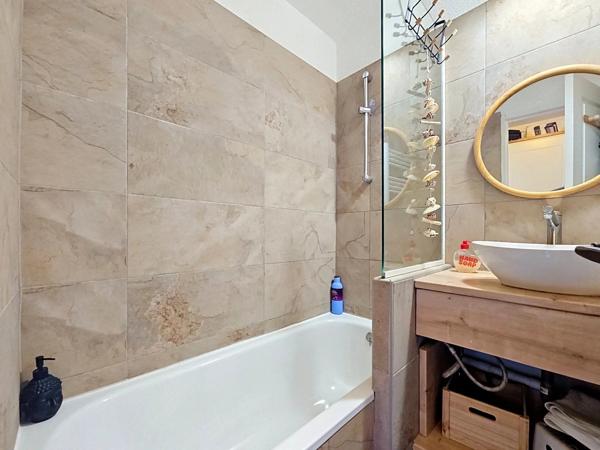 Vente                                                      Appartement
                        
                     2 pièces                      27 m2                     à Cannes