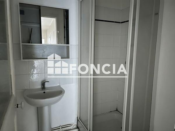 Location Appartement 3 pièces 44.01 m² - 90 RUE DU MONT-CENIS Paris 75018