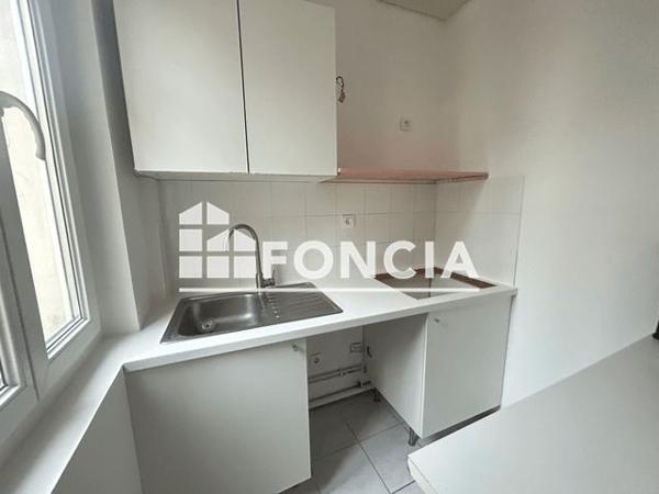 Location Appartement 3 pièces 44.01 m² - 90 RUE DU MONT-CENIS Paris 75018