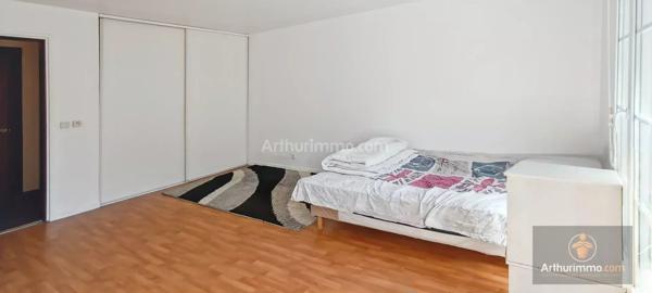 Vente                                                      Appartement
                        
                     1 pièces                      27 m2                     à Le Plessis-Pâté