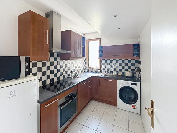 A louer : Appartement  3 pièces meublé de  63 m² avec balcon et parking s/sol