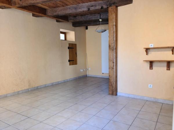 Maison de charme, rénovée, au calme.