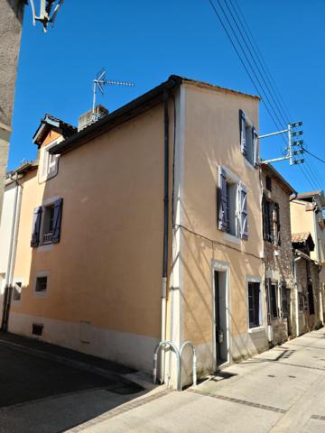 Maison de charme, rénovée, au calme.