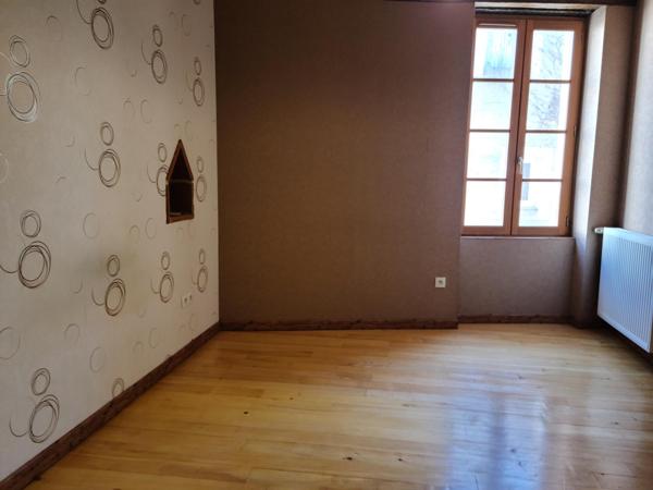 Maison de charme, rénovée, au calme.