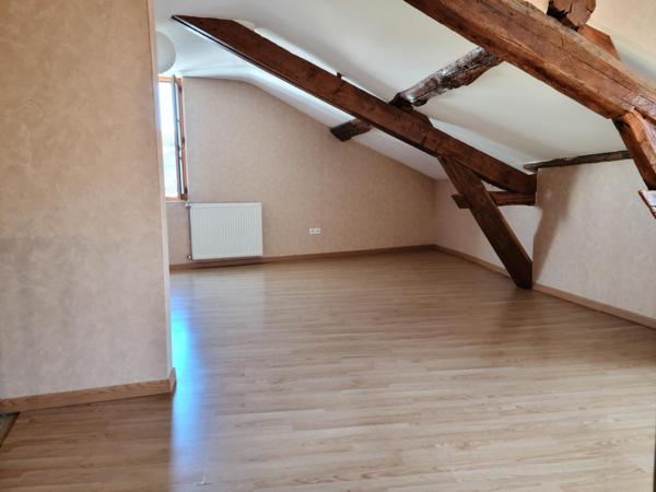 Maison de charme, rénovée, au calme.