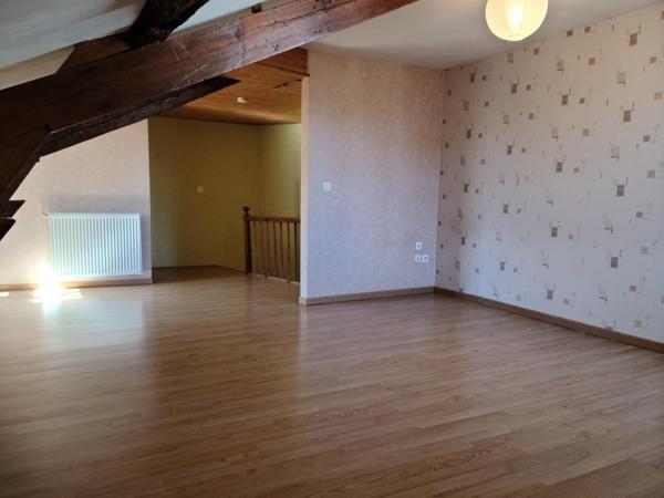 Maison de charme, rénovée, au calme.
