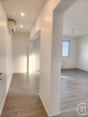 Appartement F4 à vendre  4 pièces - 84,60 m2 ST FONS - 69