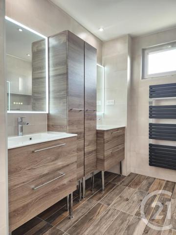 Appartement F4 à vendre  4 pièces - 84,60 m2 ST FONS - 69