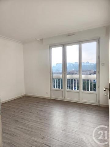Appartement F4 à vendre  4 pièces - 84,60 m2 ST FONS - 69