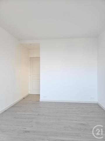Appartement F4 à vendre  4 pièces - 84,60 m2 ST FONS - 69