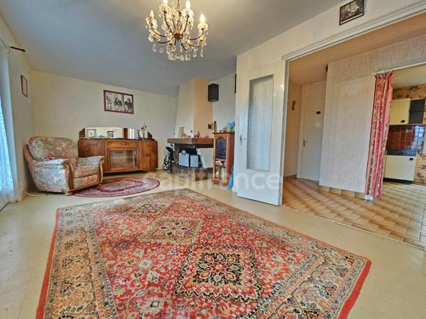 Maison à vendre 4 pièces 3 CHAMBRES AVEC GARAGES ET JARDIN PANISSIERES (42)