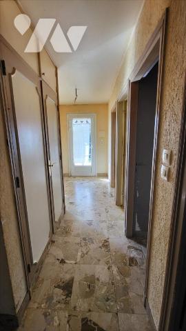 Dans un quartier résidentiel, pavillon sur 1420 m²