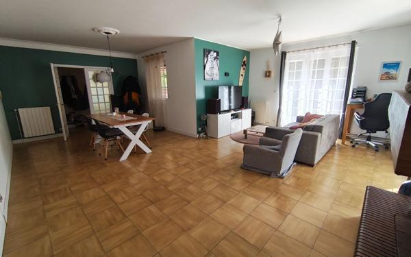 Maison à vendre    5 pièces • 173 m2 Saintes