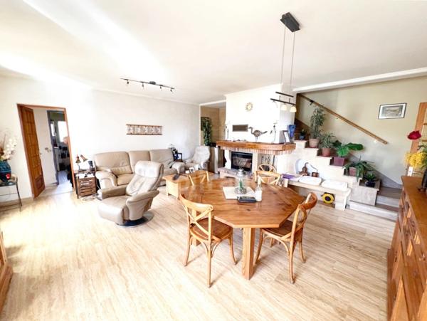 À vendre Villa d’Exception à Reillanne (04110) – 120 m², 5 Pièces, 4 Chambres, Piscine 10x5, Terrain Clos 9 000 m², Calme Absolu en Provence