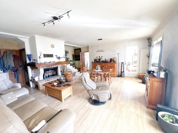 À vendre Villa d’Exception à Reillanne (04110) – 120 m², 5 Pièces, 4 Chambres, Piscine 10x5, Terrain Clos 9 000 m², Calme Absolu en Provence