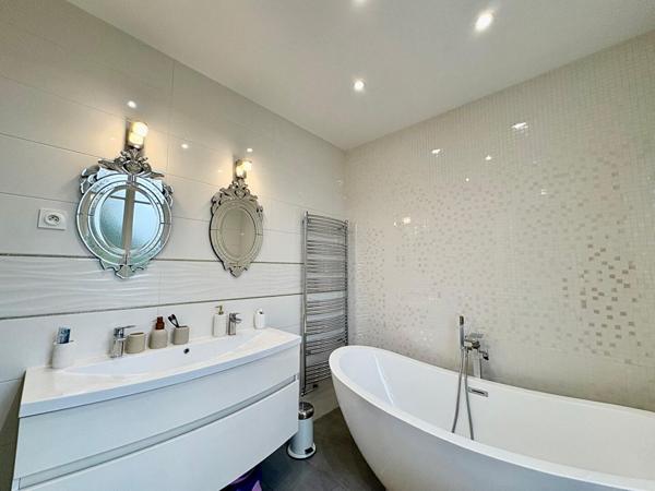 Maison Verrieres Le Buisson 8 pièce(s) 180.60 m2