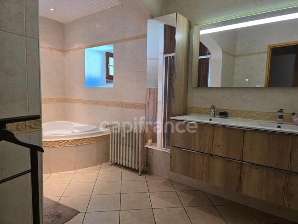 Maison en pierre – 158 m² habitables – Terrain 500 m² + dépendances – Vue panoramique sur la Loire