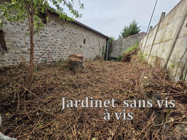 Maison en pierre – 158 m² habitables – Terrain 500 m² + dépendances – Vue panoramique sur la Loire