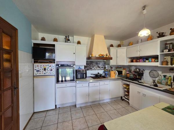 Villa familiale de 140m² avec grand terrain et dépendances