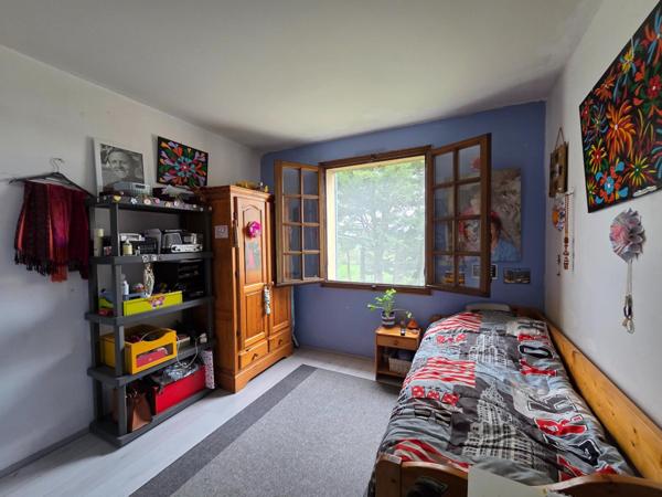 Villa familiale de 140m² avec grand terrain et dépendances