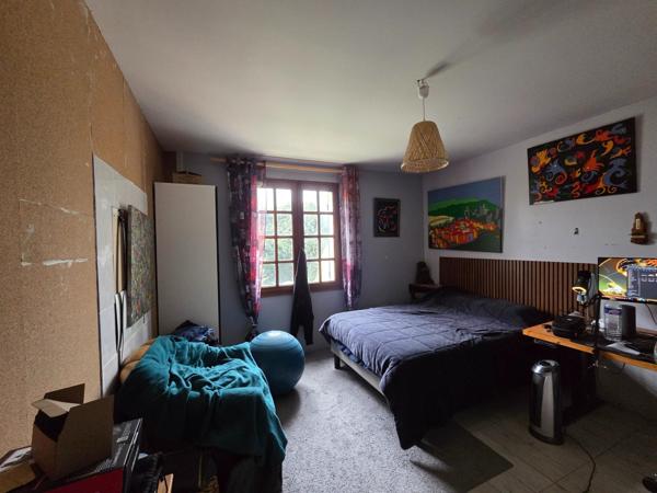 Villa familiale de 140m² avec grand terrain et dépendances