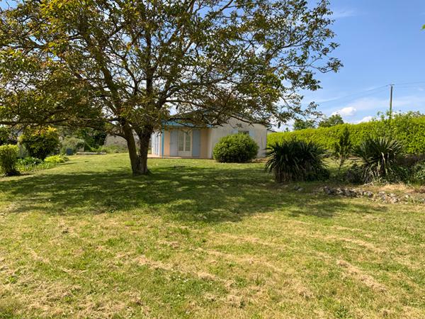 Maison de plein pied - 3 chambres - jardin - Réaux Sur Trèfle