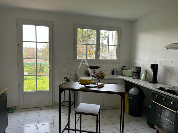 Maison de plein pied - 3 chambres - jardin - Réaux Sur Trèfle