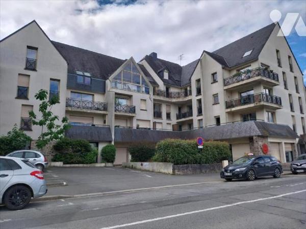 VITRE. Centre ville/parc, dans immeuble résidentiel, appartement de type 3 de 72,31 m2 Hab. sit...