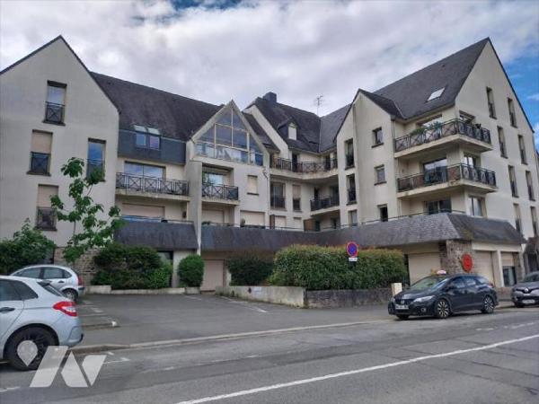 VITRE. Centre ville/parc, dans immeuble résidentiel, appartement de type 3 de 72,31 m2 Hab. sit...