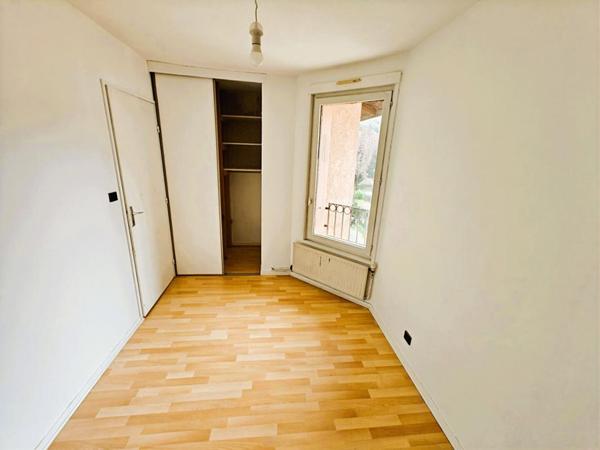 Appartement : 3 ou 4 chambres T5 à Gières (38) garage possible. Colocation, grande famille