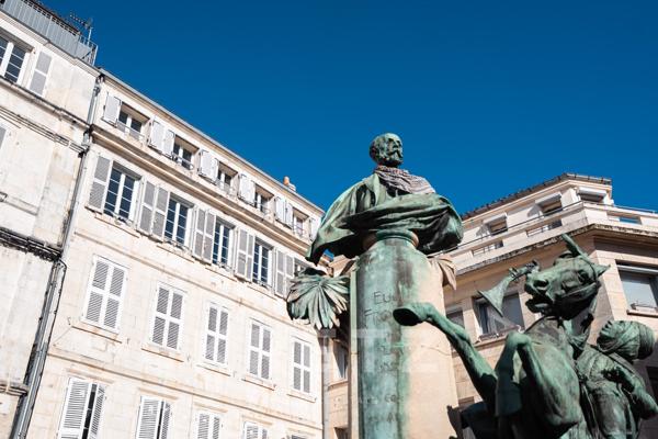 Élégant 3 pièces traversant avec parquet chêne massif – Adresse d’exception