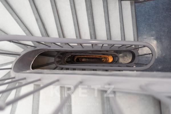 Élégant 3 pièces traversant avec parquet chêne massif – Adresse d’exception