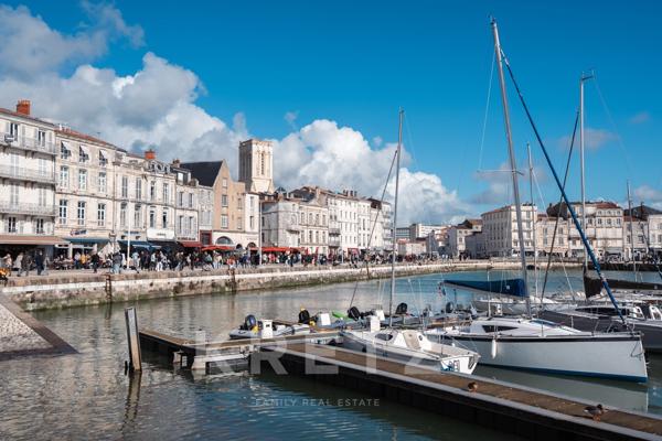 Élégant 3 pièces traversant avec parquet chêne massif – Adresse d’exception
