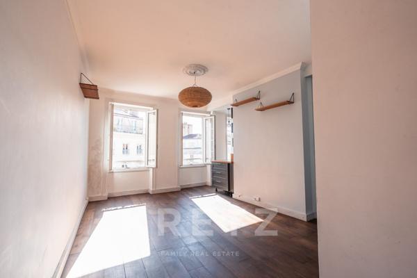 Élégant 3 pièces traversant avec parquet chêne massif – Adresse d’exception