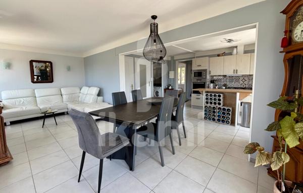 MAISON RÉNOVÉE 6 PIÈCES - PISCINE CHAUFFÉE- VUE CHÂTEAU