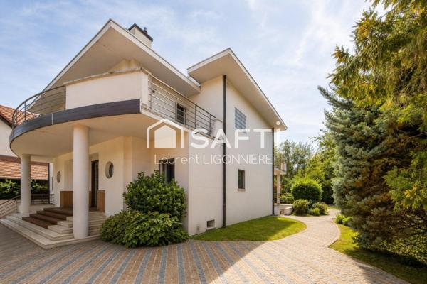 Villa d'architecte avec piscine intérieure de 320 m2