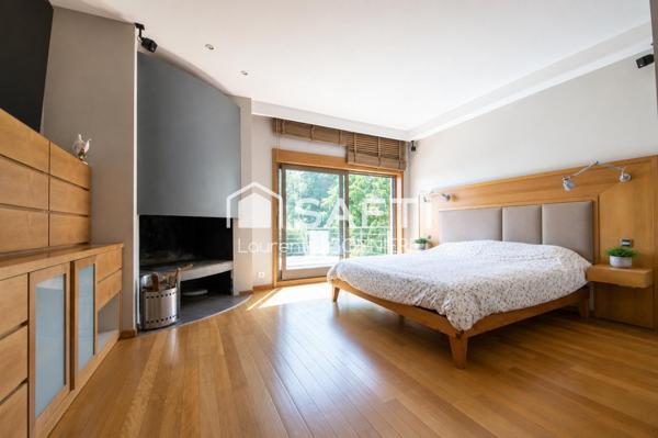 Villa d'architecte avec piscine intérieure de 320 m2