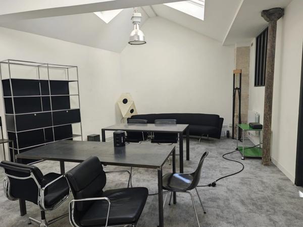 Location                                                      Local commercial
                        
                     4 pièces                      95 m2                     à Paris 9